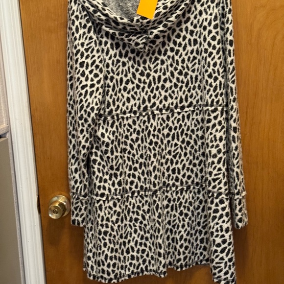 Women's Black and White Leopard Print Coat - Picture 2 of 5